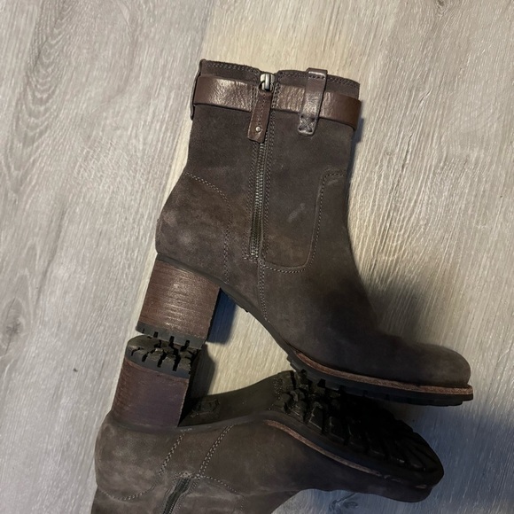 Trask Madison Waterproof Tan Brown Suede Leather Bootie Ankle Boots 7.5 - Picture 7 of 11